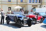 Desítky legendárních vozů mohli v sobotu obdivovat lidé na náměstí v Dřevohosticích