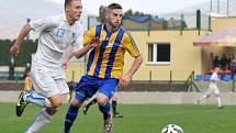 Fotbalisté FK Kozlovice (ve žlutomodrém) proti Havířovu