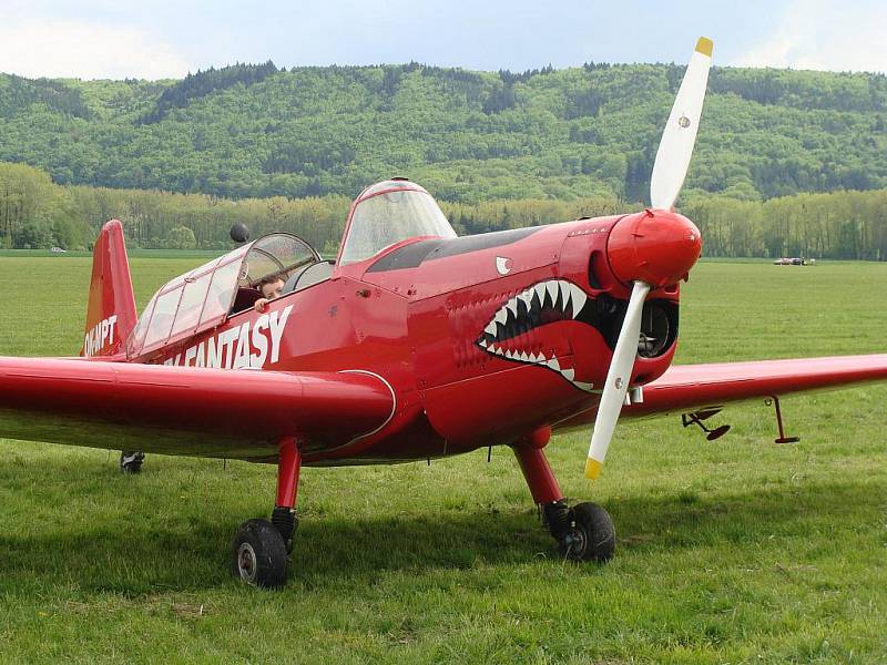 Do časů první republiky se mohli vrátit návštěvníci, kteří v sobotu zavítali na Air-Moto Veteranfest na letiště v Drahotuších. 