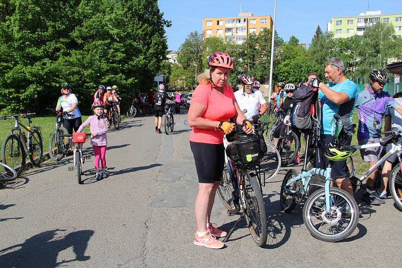 V Přerově se v sobotu opřeli do pedálů účastníci tradičního zahájení cyklostezky Bečva. Letos byl start u sportovní haly u tenisových kurtů.