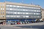 Nevzhlednou administrativní budovu na náměstí T. G. Masaryka v Přerově chce město získat do svého majetku