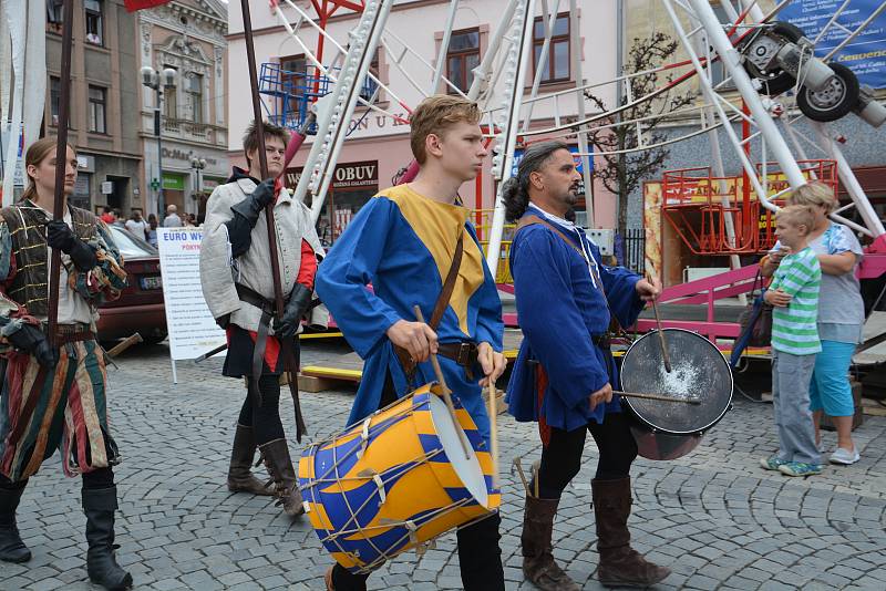 Historický průvod centrem Přerova, ale také řemeslný jarmark a celá řada zajímavých vystoupení na Horním náměstí - takový byl program Svatovavřineckých hodů během neděle.