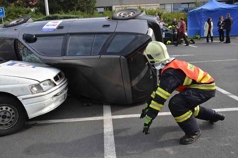 Hasičská soutěž ve vyprošťování zraněných osob z havarovaných vozidel v Přerově
