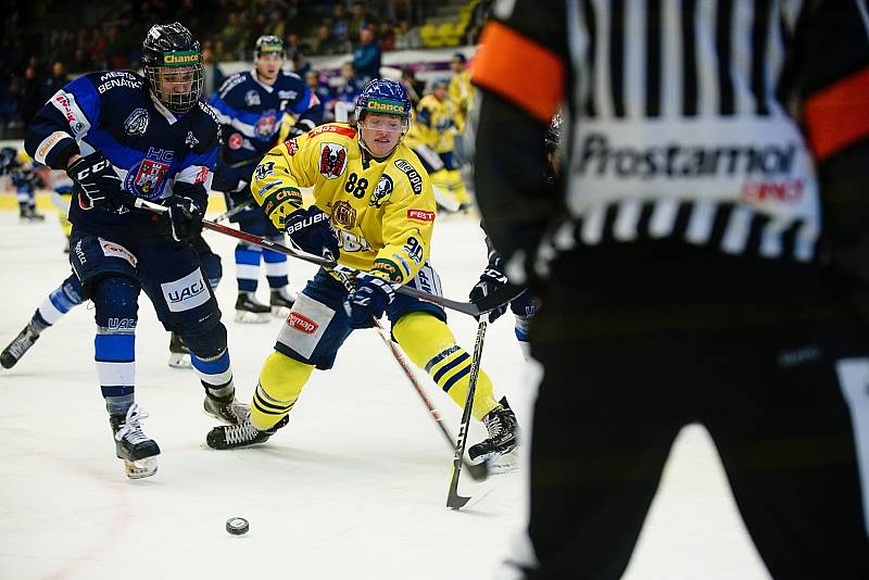 Hokejisté Přerova (ve žlutém) v posledním kole Chance ligy sestřelili Benátky nad Jizerou 7:1