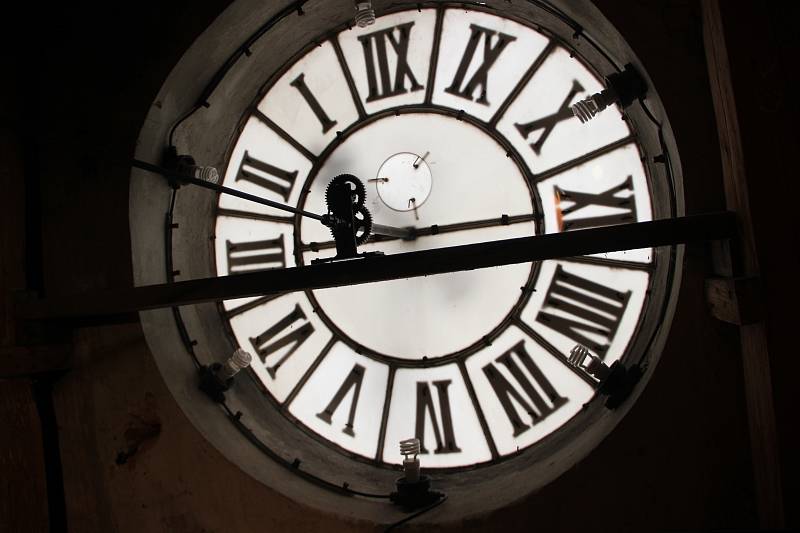 Historický hodinový stroj v Městském domě v Přerově, který pochází z roku 1897.