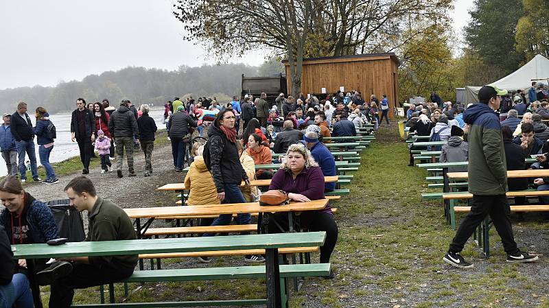 Výlov Choryňského velkého rybníka přilákal jako každoročně davy lidí. 30.1.0 2022