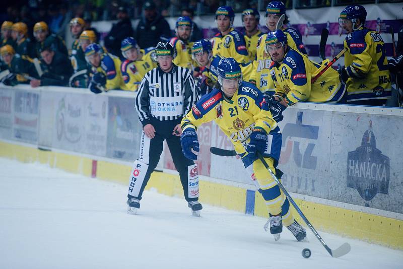 Hokejisté Přerova (ve žlutém) proti Vsetínu.