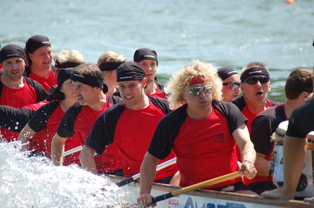Příznivci nejen vodních sportů se o víkendu dočkali už devátého ročníku Přerovského festivalu dračích lodí. V osvědčeném a prověřeném prostředí Laguny se letos setkalo padesát posádek, které bojovaly o vavříny ve čtyřech kategoriích. 
