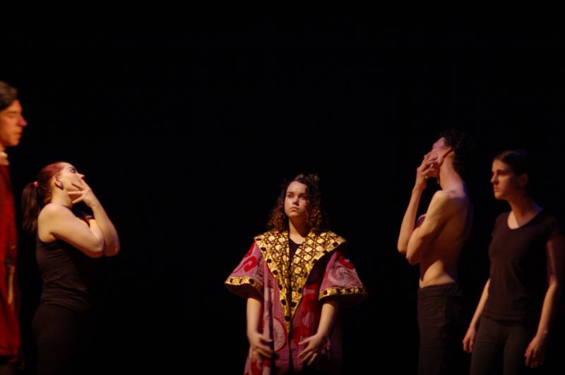 Herci ze Základní umělecké školy Zlín představili adaptaci na povídku E. A. Poa - Červená smrt v rámci pětadvacátého ročníku Divadelního Kojetína.