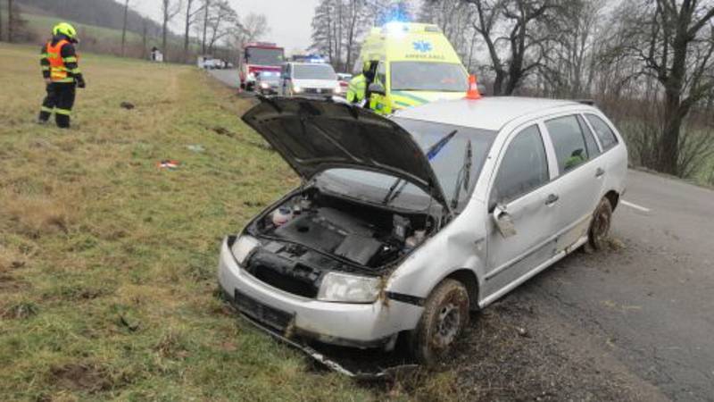 Devatenáctiletý řidič fabie havaroval u Sušice na Přerovsku.