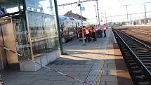 Nehoda vlaku LeoExpress na přerovském nádraží. Zraněné osoby sanitky převezly do přerovské nemocnice