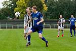 Fotbalisté Přerova (v modrém) v derby proti FC Želatovice (1:0).