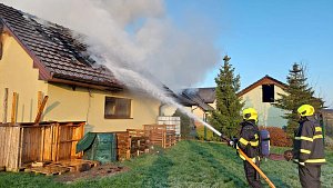 Požár čalounické dílny s garáží v Radslavicích, 20. března 2023