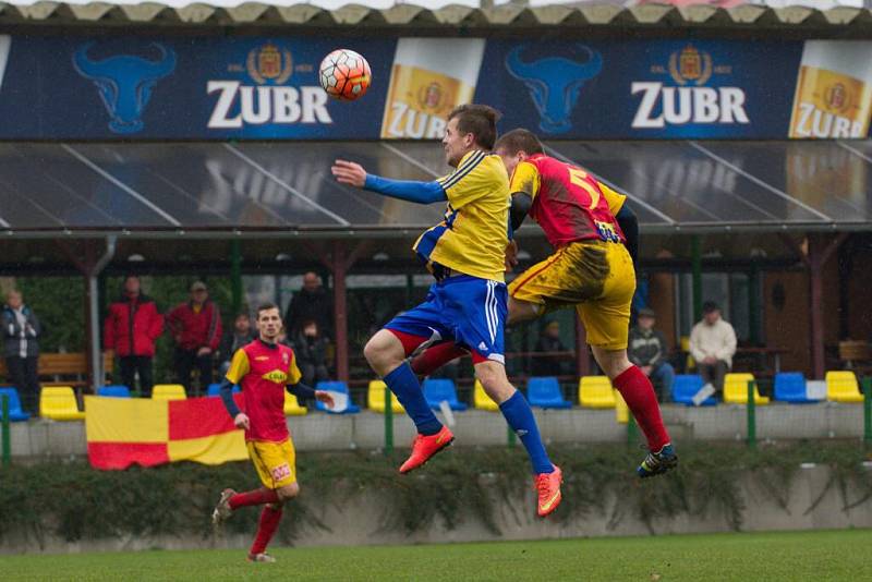 Fotbalisté Kozlovic (v pruhovaném) proti Frýdlantu nad Ostravicí