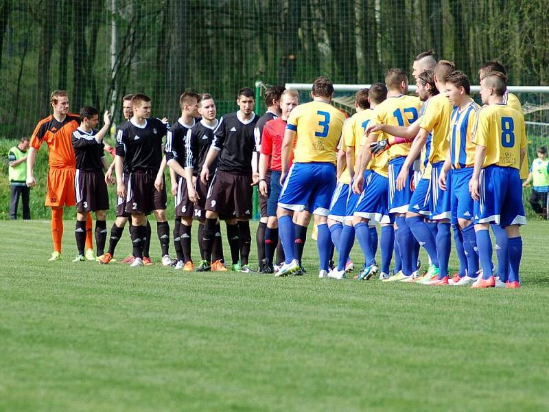 Fotbalisté Kozlovic (v pruhovaném) proti Havlíčkovu Brodu