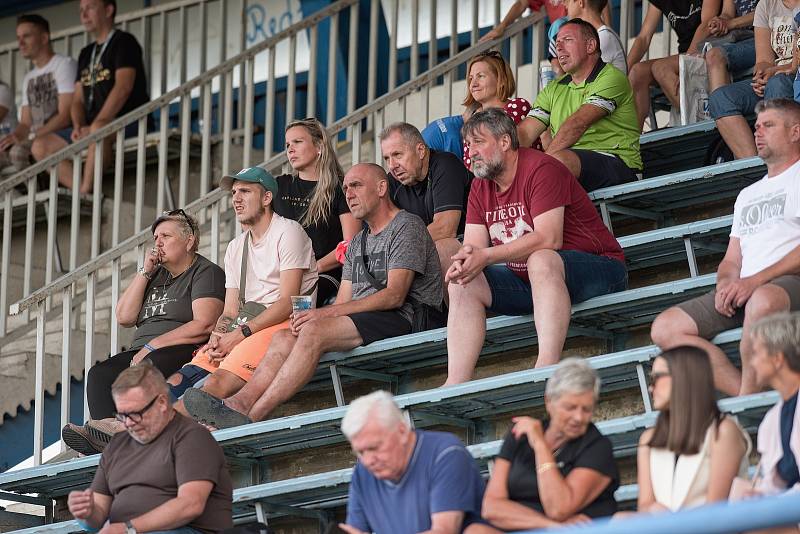 Fotbalisté Přerova (v bílém) proti Polance nad Odrou.