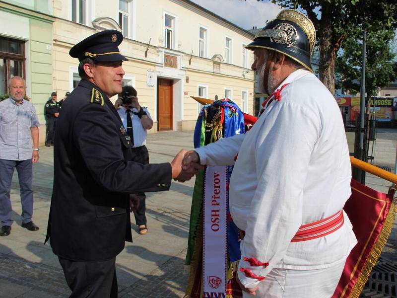 Historická Pragovka byla v Přerově ozdobou Propagační jízdy Sdružení hasičů Čech, Moravy a Slezska