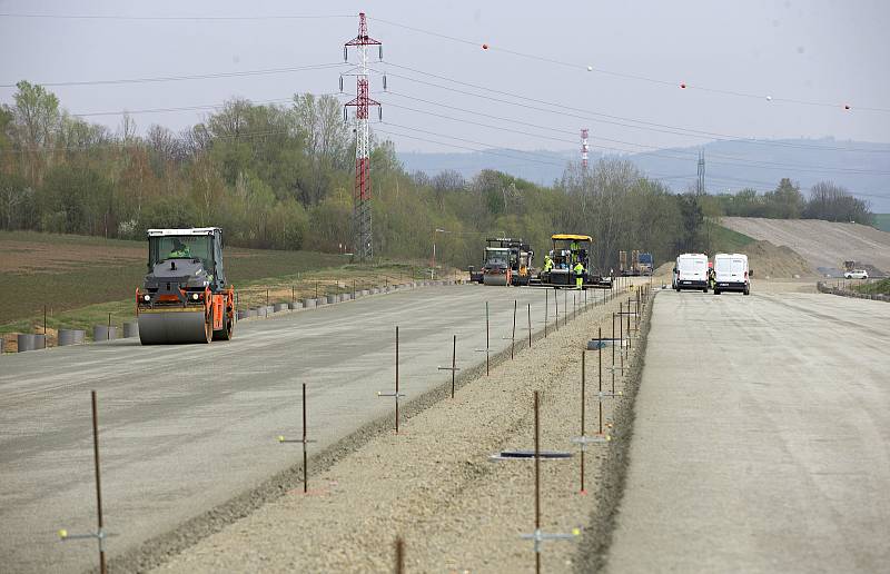 Stavba dálnice D1 v úseku Trnávka - Přerov. 16. dubna 2019