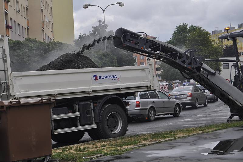 Oprava silnice v přerovské ulici Pod Valy.