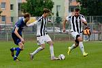 Fotbalisté Přerova (v modrém) v derby proti FC Želatovice (1:0).