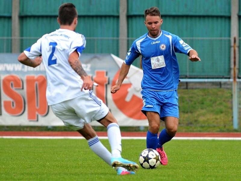 Fotbalisté Viktorie Přerov (v modrém) proti Petrovicím