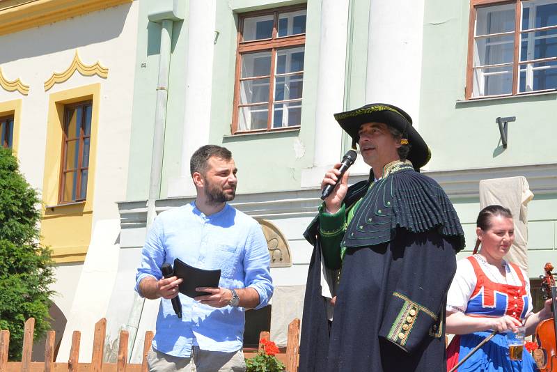 Folklorní festival v Přerově se vydařil. V hlavním programu na Horním náměstí se v sobotu odpoledne vystřídalo několik souborů, 11. 6. 2022