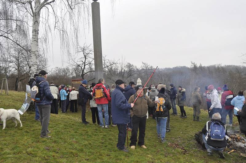 Tradiční novoroční výstup na Čekyňský kopec letos přilákal více než 670 lidí. Je to o něco méně než loni, ale i tak byla nálada skvělá.