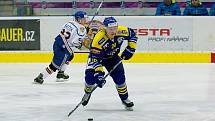 Hokejisté HC Zubr Přerov (v modrém) proti Litoměřicím