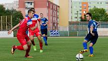 Fotbalisté 1. FC Viktorie Přerov (v modrém) proti Černovíru.