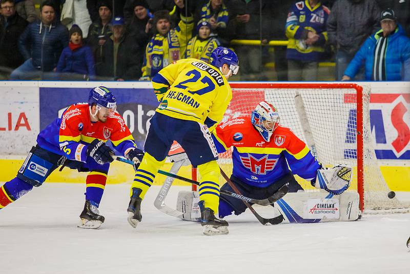 Hokejisté Přerova (ve žlutém) porazili v domácím utkání České Budějovice 2:1