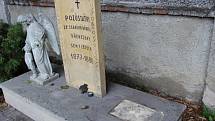 V noci z pondělí 31. srpna na úterý 1. září neznámý pachatel ukradl pískovcovou sochu Panny Marie, která se nacházela ve staré části přerovského hřbitova poblíž pomníku obětem masakru na Švédských šancí. 