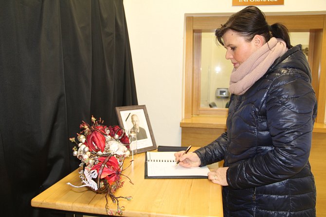 Kondolence k uctění památky bývalého primátora města Vladimíra Puchalského, který ve čtvrtek nečekaně zemřel.