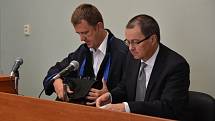 Okresní soud v Přerově vynesl rozsudek nad dvěma lékaři přerovské nemocnice, kteří byli obžalováni v souvislosti s úmrtím pacienta.