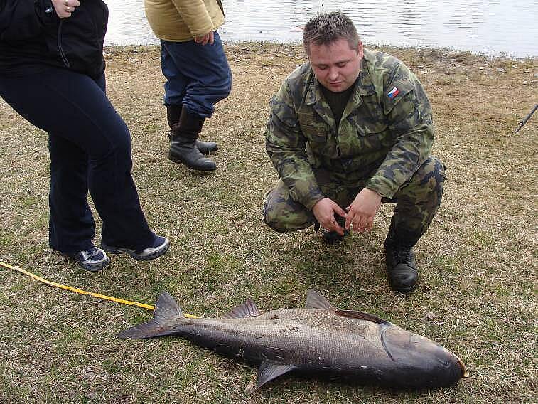 Petr Baraňák a jeho úlovek - 120 cm dlouhý tolstolobik 