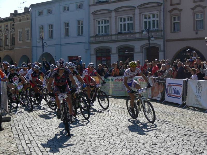 Tradiční cyklistický závod Author Šela marathon s cílem na Helfštýně.