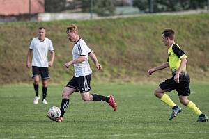 Fotbalisté FC Beňov (v bílém) proti FC Sigma Hodolany. Iustrační foto