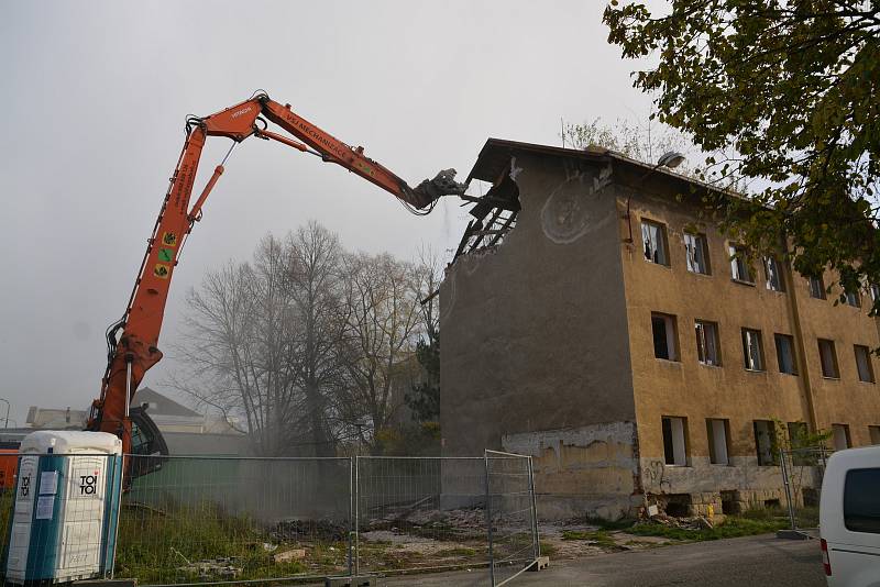 Bourání ve Škodově ulici v Přerově