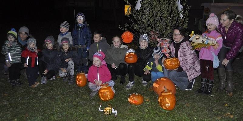 O nejkrásnější halloweenskou dýni soutěžily děti v pondělí 31. října ve venkovních prostorách Střediska volného času Atlas a Bios v Žižkově ulici v Přerově.  