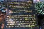 Památník obětem masakru na Švédských šancích na přerovském hřbitově