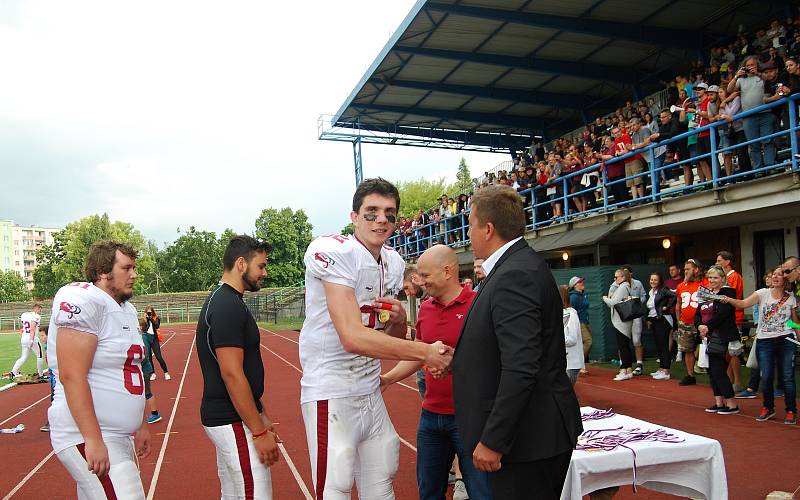 Přerovští Mamuti ve finále 2. ligy amerického fotbalu porazili Prague Black Panthers 35:0 a slavili titul.