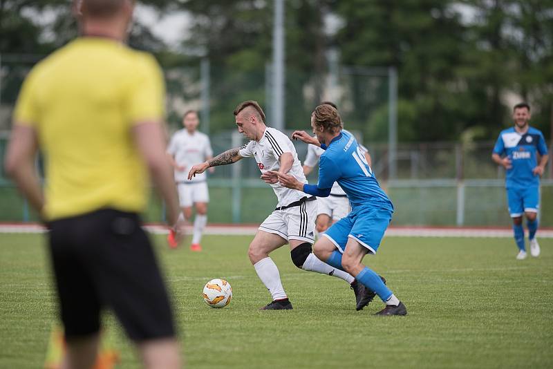 Fotbalisté Přerova (v modrém) v přátelském utkání s 1. HFK Olomouc