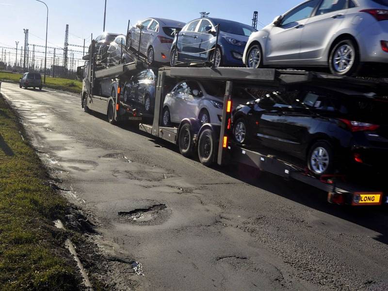 V dezolátním stavu je v Přerově celá řada krajských komunikací – mimo jiné i silnice mezi Mádrovým podjezdem a autobusovým nádražím v Tovární ulici