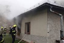 Požár v rodinném domě v Týně nad Bečvou, jeden člověk se zranil. 30.9.2023