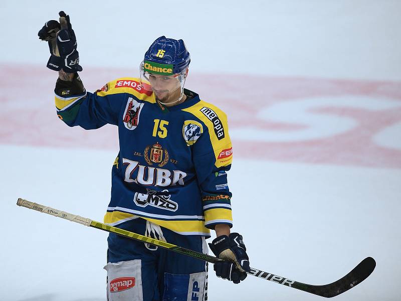 Hokejisté Přerova (v modrém) porazili Slavii Praha 4:2. Vlastimil Dostálek slaví hattrick