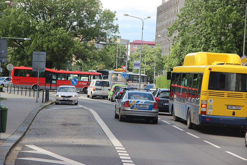 Dlouhé kolony ve městě způsobila porucha kamionu v ulici Olomoucká v Přerově