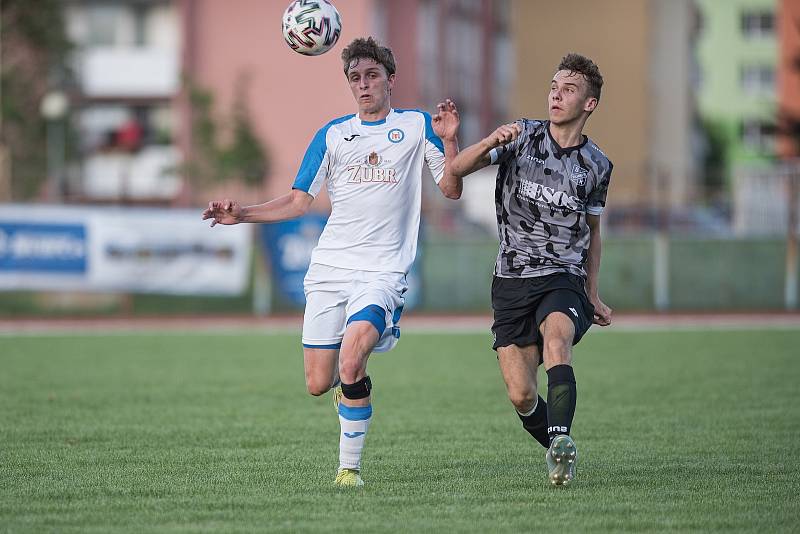 Fotbalisté Přerova (v bílém) proti Polance nad Odrou.