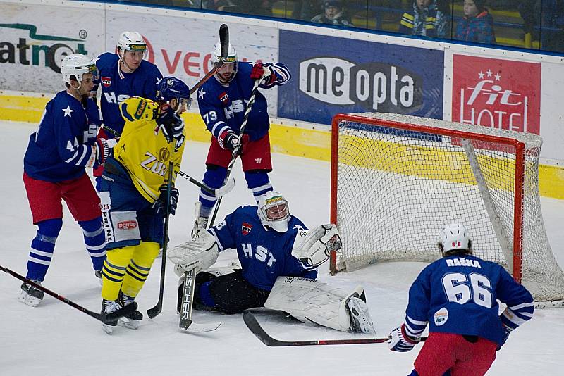 Hokejisté Přerova (ve žlutém) nestačili doma na Třebíč.