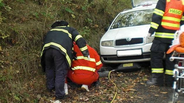 Ke srážce osobního vozidla s chodcem došlo na komunikaci z Tršice Zákřov směrem na Lázničky,