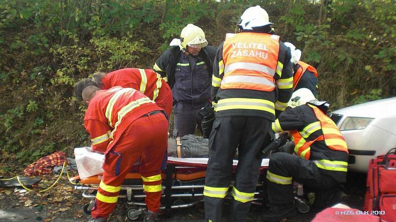 Ke srážce osobního vozidla s chodcem došlo na komunikaci z Tršice Zákřov směrem na Lázničky,