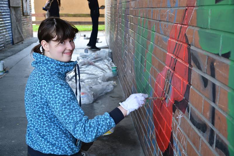 Originálními kresbami zpestřili průchod na Žerotínově náměstí studenti Gymnázia Jakuba Škody v Přerově.